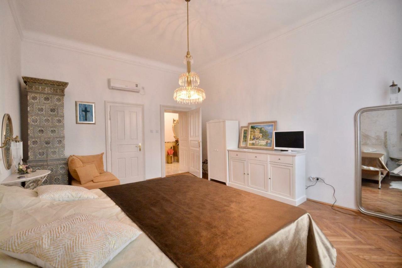 Rose & Margaret Kallina Zagreb Room photo